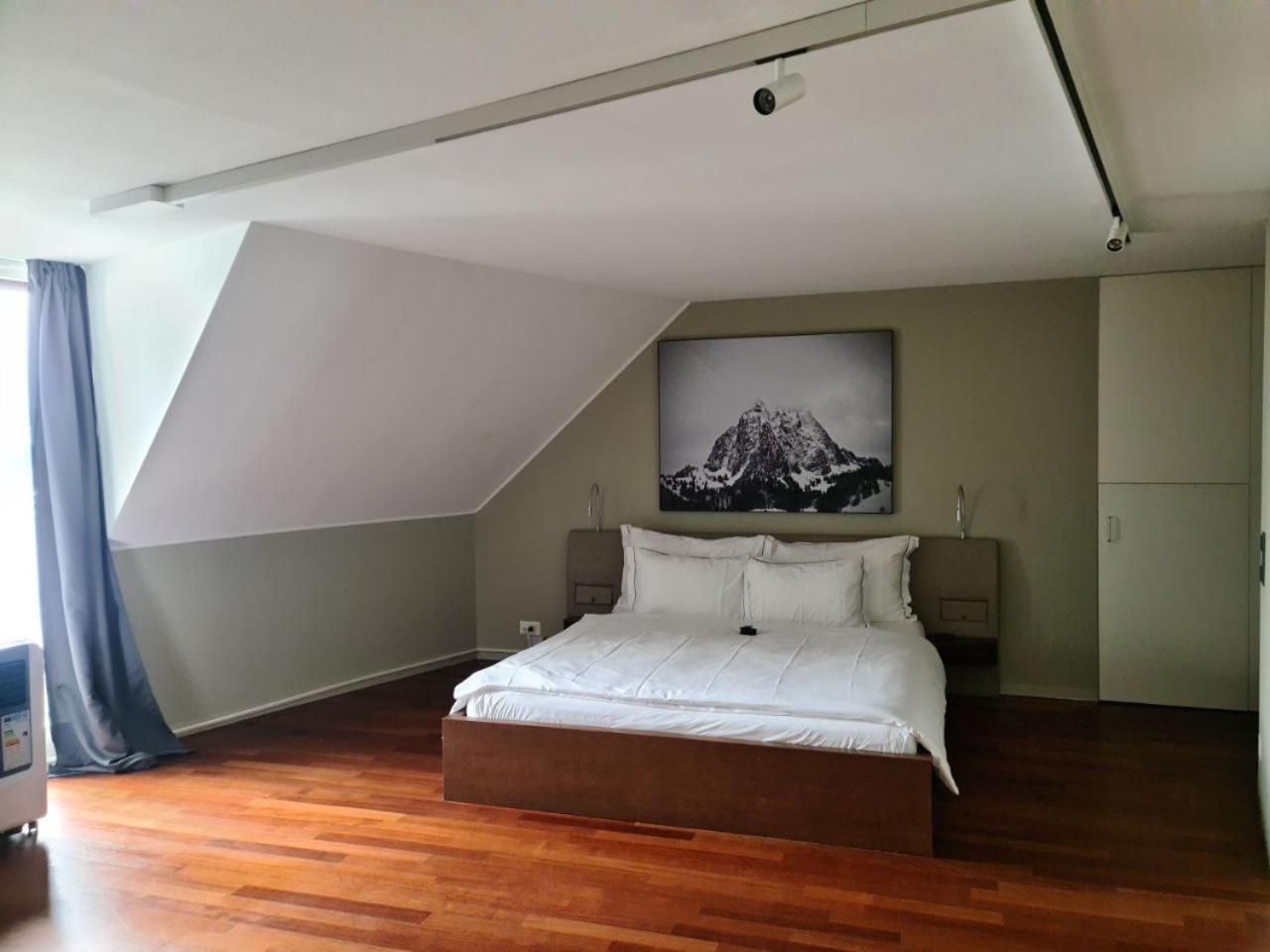 Lucerne Lake View Apartments Room photo