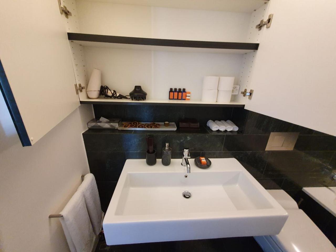 Lucerne Lake View Apartments Room photo